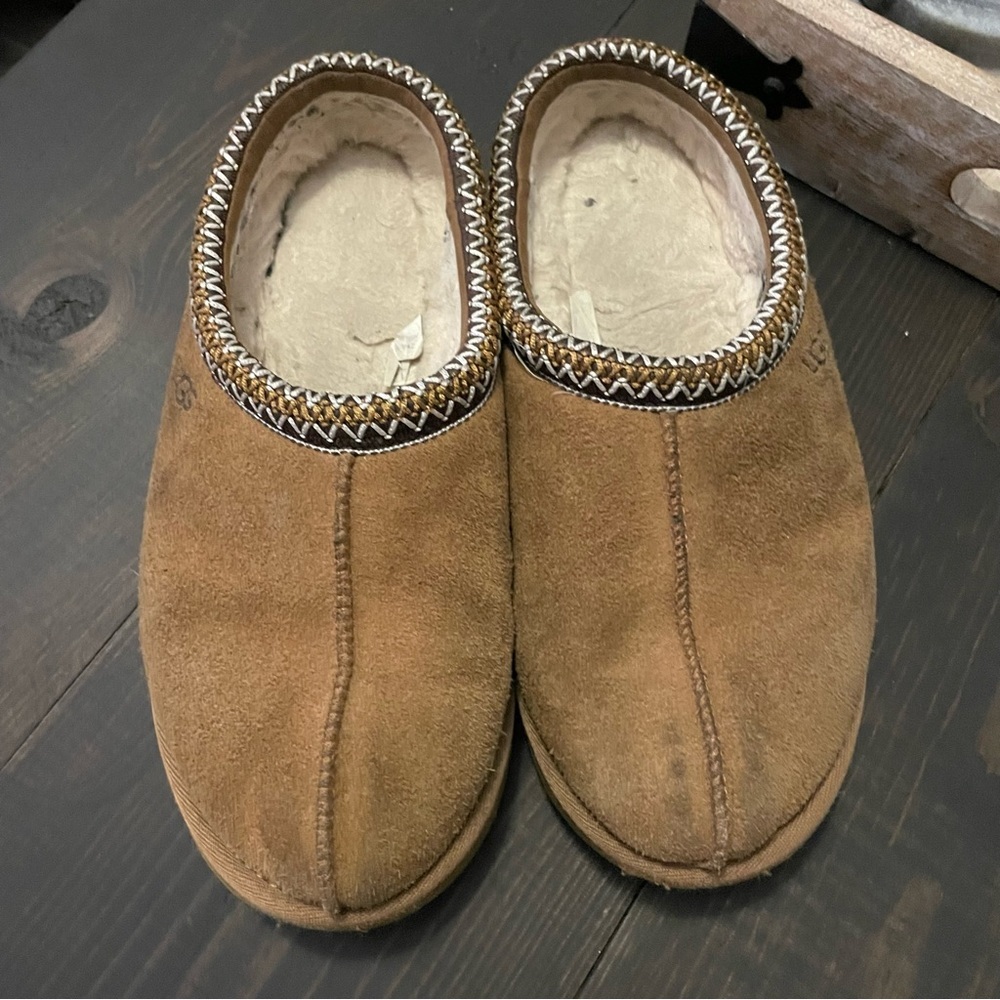 UGG Tasman Slippers Size 8 Color Chestnut